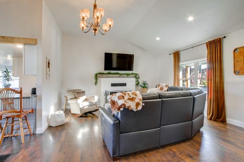 Fully Updated! Zanesville Home w/ River Views House in Ohio