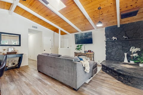 4BR Home Near Yosemite w/ Pool Table House in Groveland