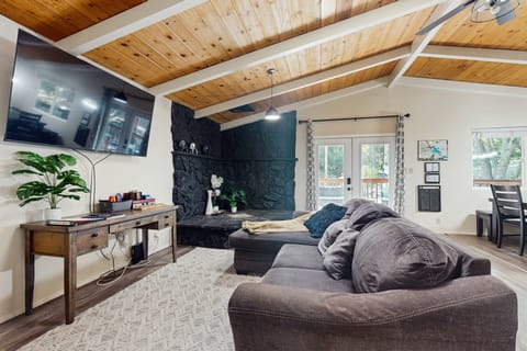 4BR Home Near Yosemite w/ Pool Table House in Groveland