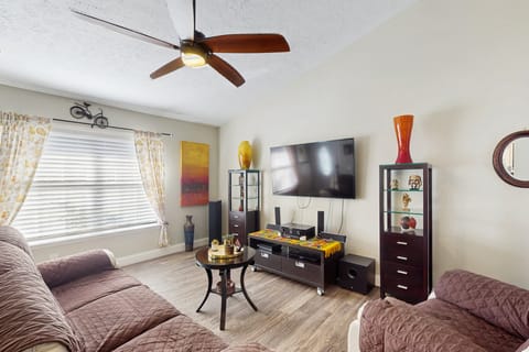 Dog-Friendly Family Home w/ Patio & Fire Pit! House in Richmond Hill