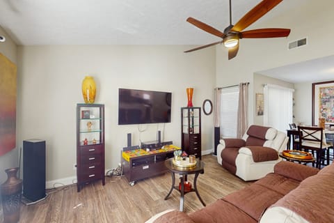 Dog-Friendly Family Home w/ Patio & Fire Pit! House in Richmond Hill