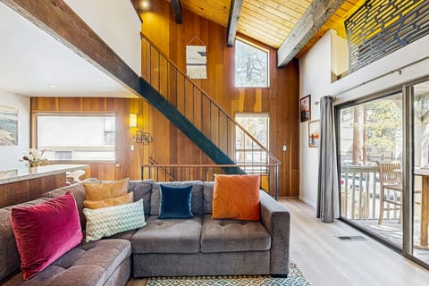 1BR Townhome w/ Loft, Pool Access, & Beach Gear Apartment in Tahoe Vista