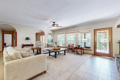 Family-Friendly Lakefront Home w/ Dock House in Eufaula