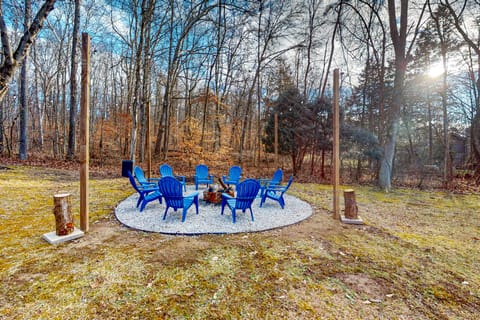 4BR Wooded Acreage w/ Hot Tub & Game Room House in Indiana