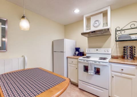 Forbestown Carriage House in the Heart of Dtwn House in Lakeport