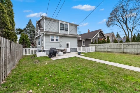 Dog-Friendly, historical 3BR w/ Yard & office House in Plymouth