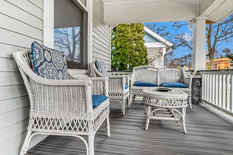 Dog-Friendly, historical 3BR w/ Yard & office House in Plymouth