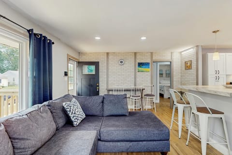 3BR House w/ Hot Tub, Fire Pit & Near Beach House in Michigan City