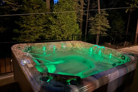 4BR Home w/ Spa, Bar, Home Gym, Decks, Near Lake House in Arnold