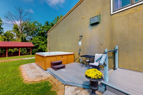 Home on 22 Acres Overlooking Lake Monroe House in Indiana