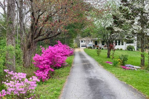 2BR House in Town w/ Laundry, WiFi, Pond House in Black Mountain