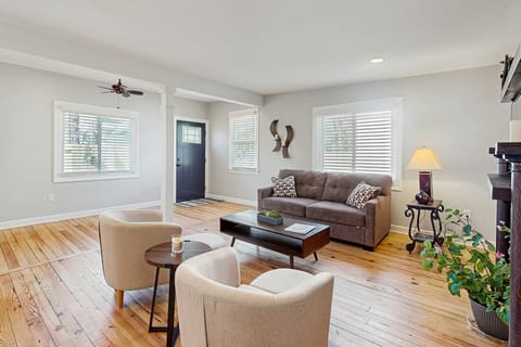 2BR House in Town w/ Laundry, WiFi, Pond House in Black Mountain