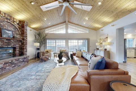 5BR Estate On Acreage w/ Private Pool, Near Hiking House in Calaveras County