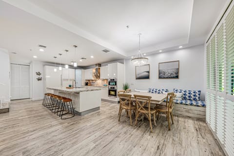 Walk to Hollywood Beach: Luxury Family Getaway! Apartment in Hollywood Beach