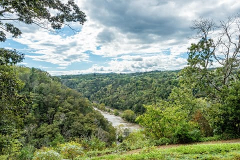 3BR Water View, Hot Tub, Fireplace & Balcony House in Buncombe County