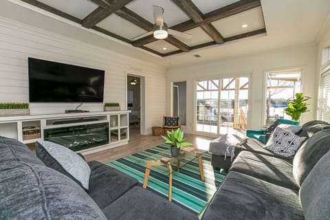 Open Water Sunset Kingsland Lakehouse w/ Boat Slip House in Rio Grande