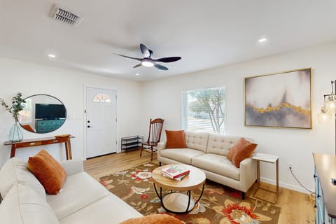 4BR Cozy House w/ kitchen & great location House in San Antonio