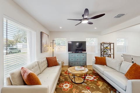 4BR Cozy House w/ kitchen & great location House in San Antonio