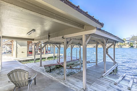 2BR House on Lake w/ Dock, Deep Water & Boat Slip House in Kingsland