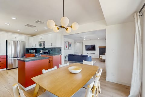 4BR Home in Joshua Tree w/ Private Pool & Fire Pit House in Joshua Tree