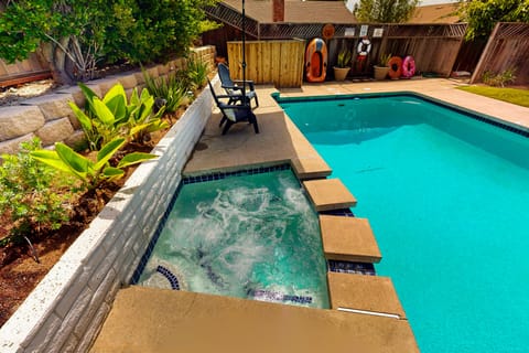 4BR Dog-Friendly Home w/ Pool, Spa, Grill & A/C House in Mission Viejo