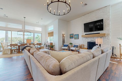 5BR Waterfront House w/ Private Pool & Hot Tubs House in Granite Shoals