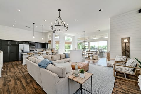 5BR Waterfront House w/ Private Pool & Hot Tubs House in Granite Shoals