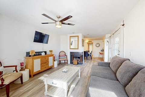 2BR Condo Steps to the Beach & Blvd-Dog-Friendly House in Mission Beach