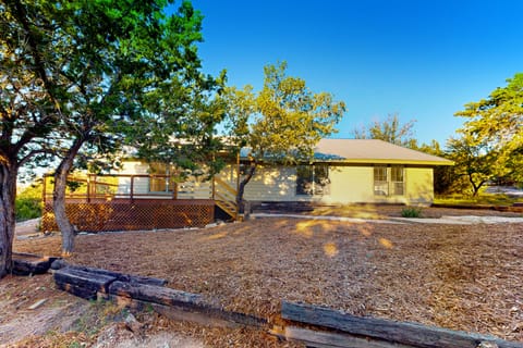 3BR Private Home w/ Hill Country Views & Patio House in Pipe Creek