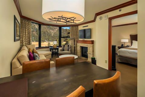 1BR King Suite Condo w/ Resort Pools, Spa & Gym Apartment in Palisades Tahoe (Olympic Valley)