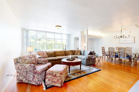 Two Dog-Friendly Home, Close to Wine Country House in Fallbrook