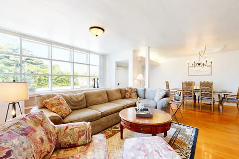 Two Dog-Friendly Home, Close to Wine Country House in Fallbrook