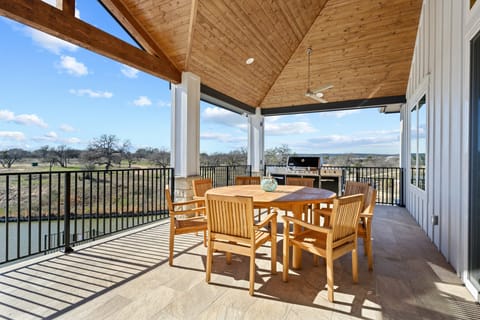 5 BR Home on lake w/ Pool, spa, Golf, boating House in Kingsland