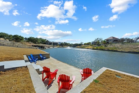 5 BR Home on lake w/ Pool, spa, Golf, boating House in Kingsland