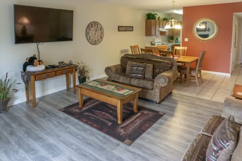 2 BR Home w/ Private Balcony & Pool Access Apartment in Pigeon Forge