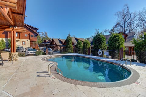 2 BR Home w/ Loft & Access to Community Pool House in Pigeon Forge