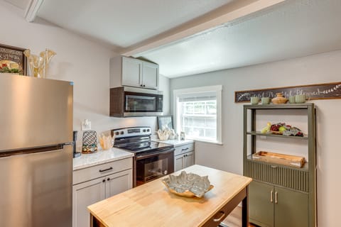 2 Mi to Dtwn: Stylish Family Home in Waco! House in Waco