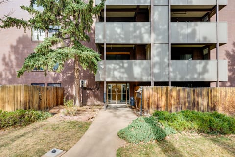 1 Mi to CU Boulder! Walkable Condo w/ Indoor Pool Apartment in Boulder