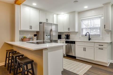 Walk to Downtown Frankfort: Family Home w/ Patio House in Indiana