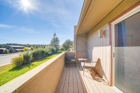 Shop, Dine, Unwind! Sedona Condo w/ Deck & View! Apartment in Sedona