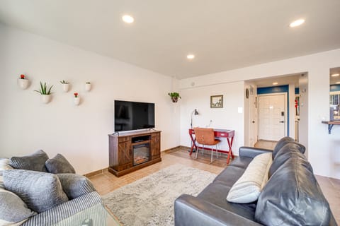 Shop, Dine, Unwind! Sedona Condo w/ Deck & View! Apartment in Sedona