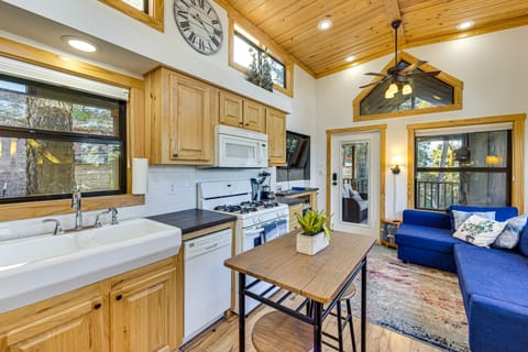 Private Hot Tub & Deck: Woodland Park Tiny Home! House in Woodland Park