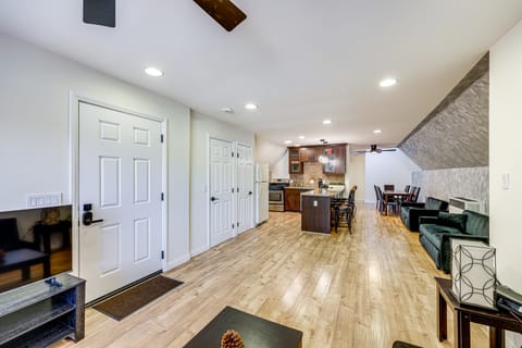 2 Mi to Big Bear Lake: Wooded Cabin w/ Deck! House in Big Bear