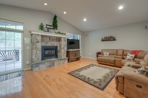 Epic Sunsets, Hot Tub! Mtn-View Pagosa Springs Gem House in Colorado