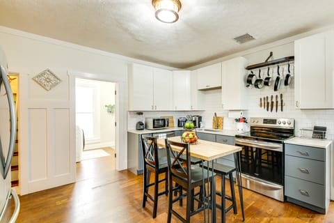 Families Welcome! Zionsville Home w/ Yard & Patio House in Indiana