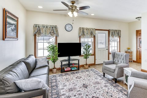 Patio & Grill! Quiet Country Stay Near Shipshewana House in Indiana