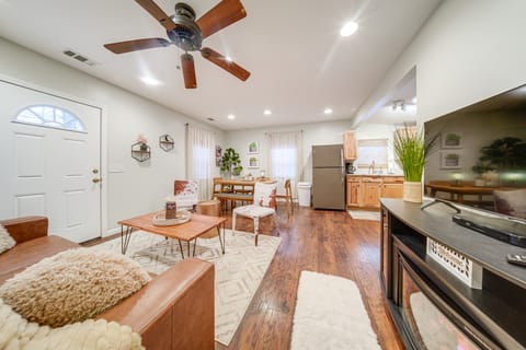 Walk to Shore! Family Home By Lake Erie w/ Bikes House in Geneva-on-the-Lake