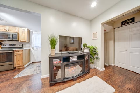 Walk to Shore! Family Home By Lake Erie w/ Bikes House in Geneva-on-the-Lake