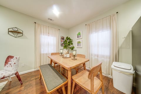 Walk to Shore! Family Home By Lake Erie w/ Bikes House in Geneva-on-the-Lake