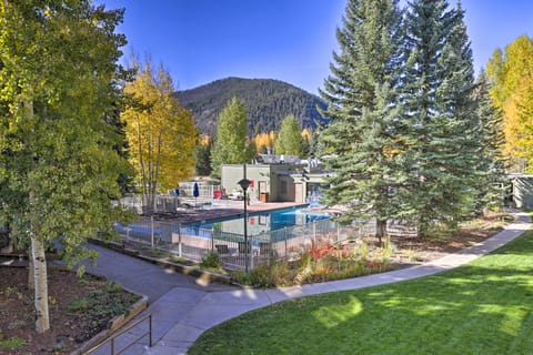 Continental Divide Views: Lakefront Keystone Condo Apartment in Keystone